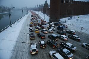 Moskva: 500 sudara na sat zbog sniježne oluje