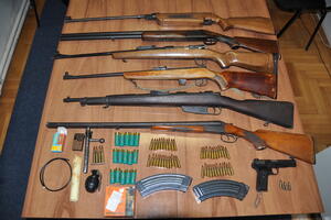 U Danilovgradu oduzet arsenal oružja u nelegalnom posjedu