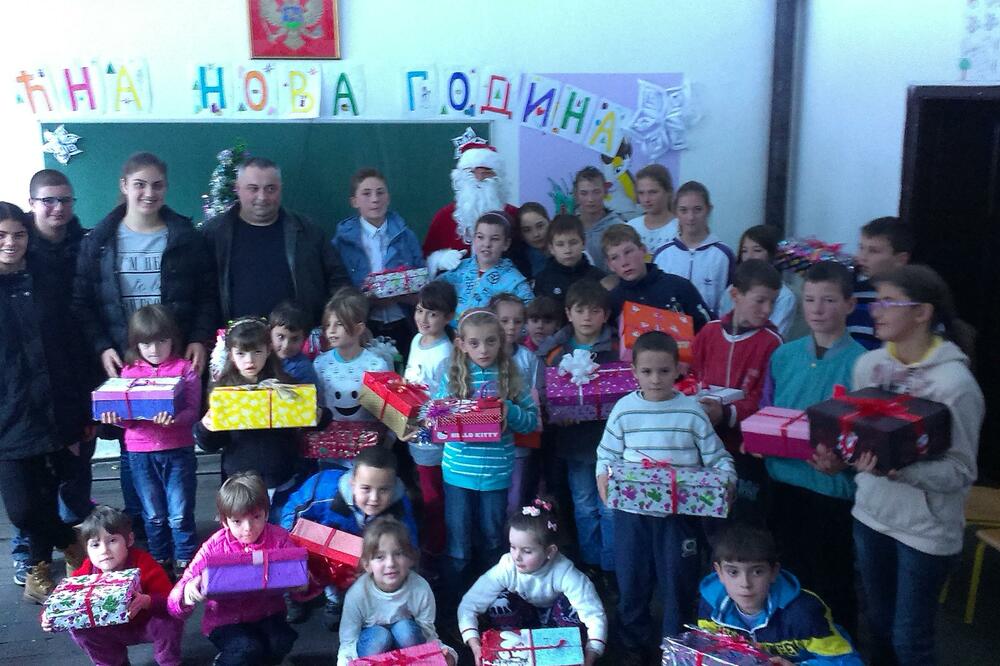 OŠ Vukajlo Kukalj pokloni, Foto: KUD Duga