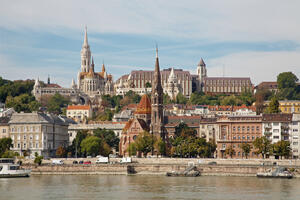 Budimpešta: Vjetar nosio krovove i čupao drveće