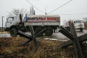 Ruski humanitarni konvoj ušao u Ukrajinu: Stižu hrana, ljekovi,...