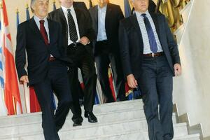 Protesti dijele Front: Danilović, Bulatović i Knežević uz Lekića