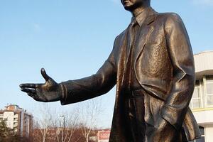 Bez apsolutizovanja sopstvenih i za uvažavanje alternativnih...