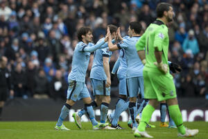 Siti ubjedljiv protiv Kristal Palasa, Junajtedu samo bod i sa...