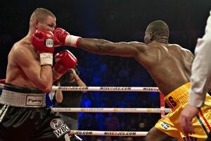 Stivenson nokautom odbranio titulu