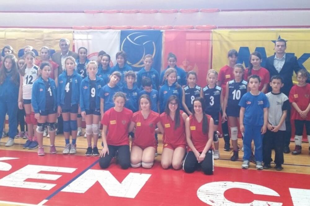 Uručenje lopti, OSCG, Foto: Odbojkaški savez Crne Gore