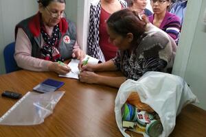 Crveni krst uručio pomoć u hrani za 300 romskih porodica