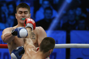 Miličić zbog povrede predao debitantski meč u ringu, Pagonis...