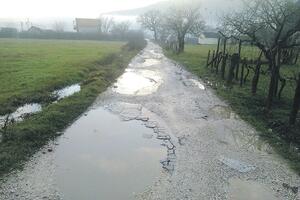 Mještani optužuju vlast: Do Ćurioca i Ljututuka samo preko rupa