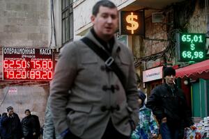 Rusi pohrlili u prodavnice: Rublja tone, banka preduzima mjere