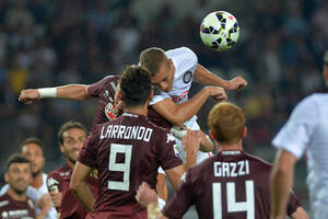 Vidić napušta Inter, mijenja ga Nastasić?