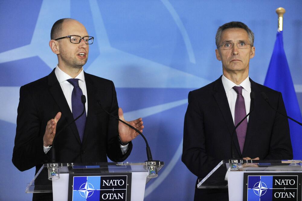 Arsenij Jacenjuk, Jens Stoltenberg, Foto: Reuters
