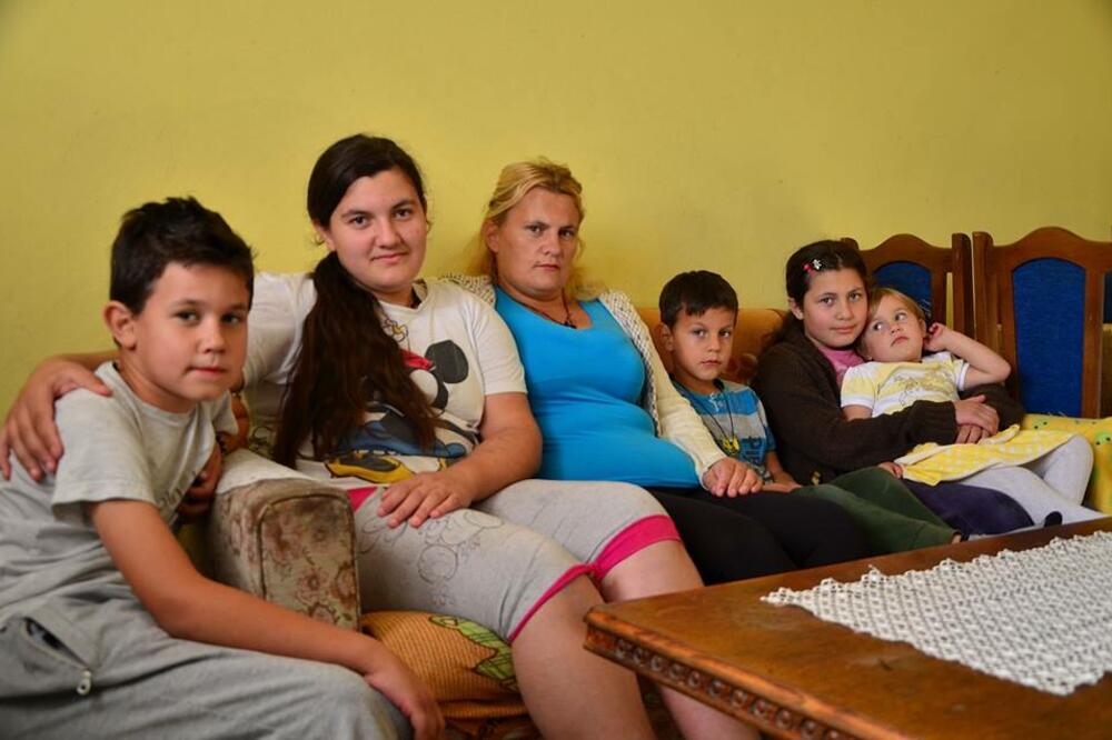 Slađana Konatar i djeca, Foto: Facebook.com