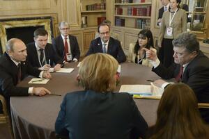 Oland, Merkelova i Porošenko razgovarali o krizi u Ukrajini