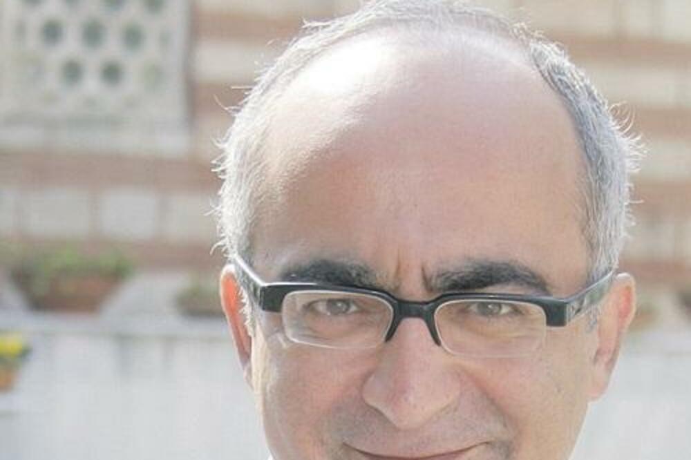 Reha Čamuroglu (Novina)