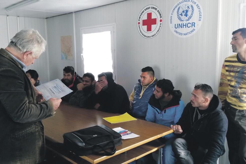 Crveni krst Crne Gore, Romi, Foto: Crveni krst Crne Gore