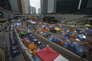 Hongkong: Policija upozorava demonstrante da odu s ulica