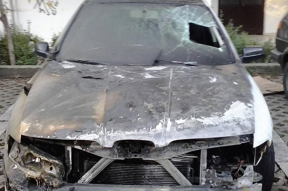 Zapaljeni Seat, Foto: Jelena Jovanović