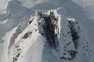 Skijanje kroz pukotinu: Ovo je najizazovniji spust u 2014!