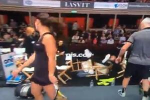 Pad Eltona Džona nasmijao publiku do suza