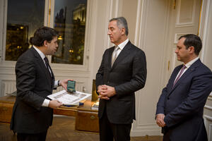 Đukanoviću uručena medalja Pariza