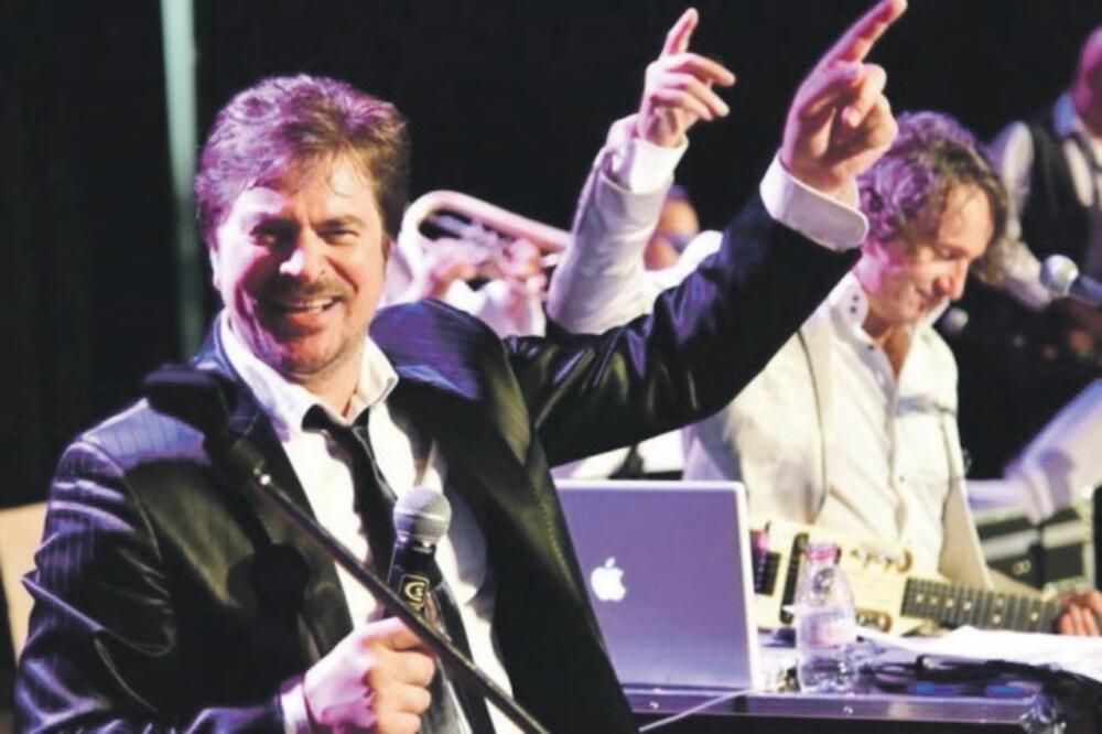 Alen Islamović (Novina)