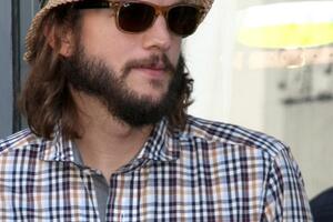 Ešton Kučer uči ruski jezik zbog kćerke