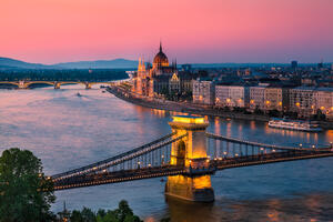 Mađarska: Obavezno testiranje na drogu za političare, novinare i...