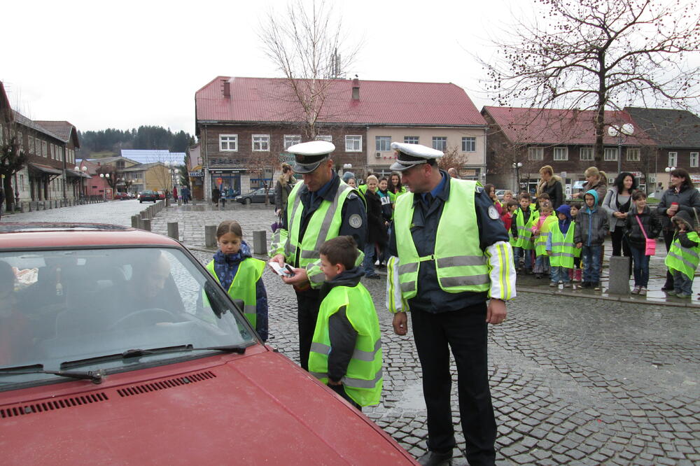 Kolašin policija đaci, Foto: Dragana Šćepanović