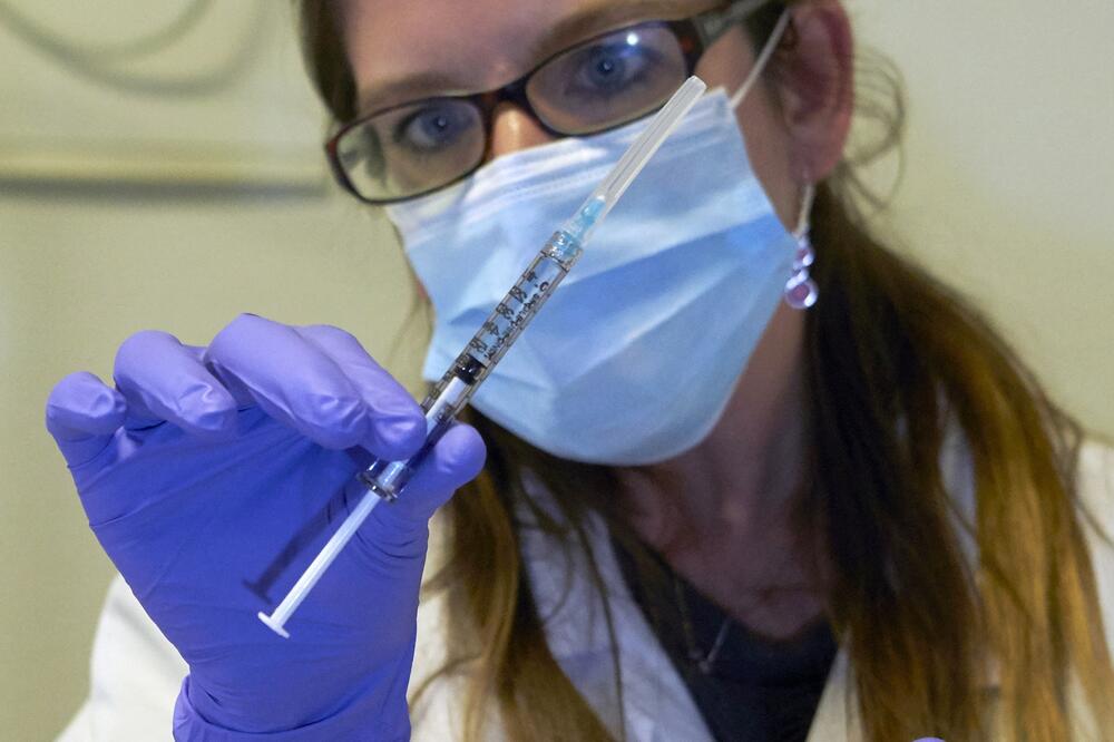 Vakcina, Injekcija, Doktor, Foto: Reuters