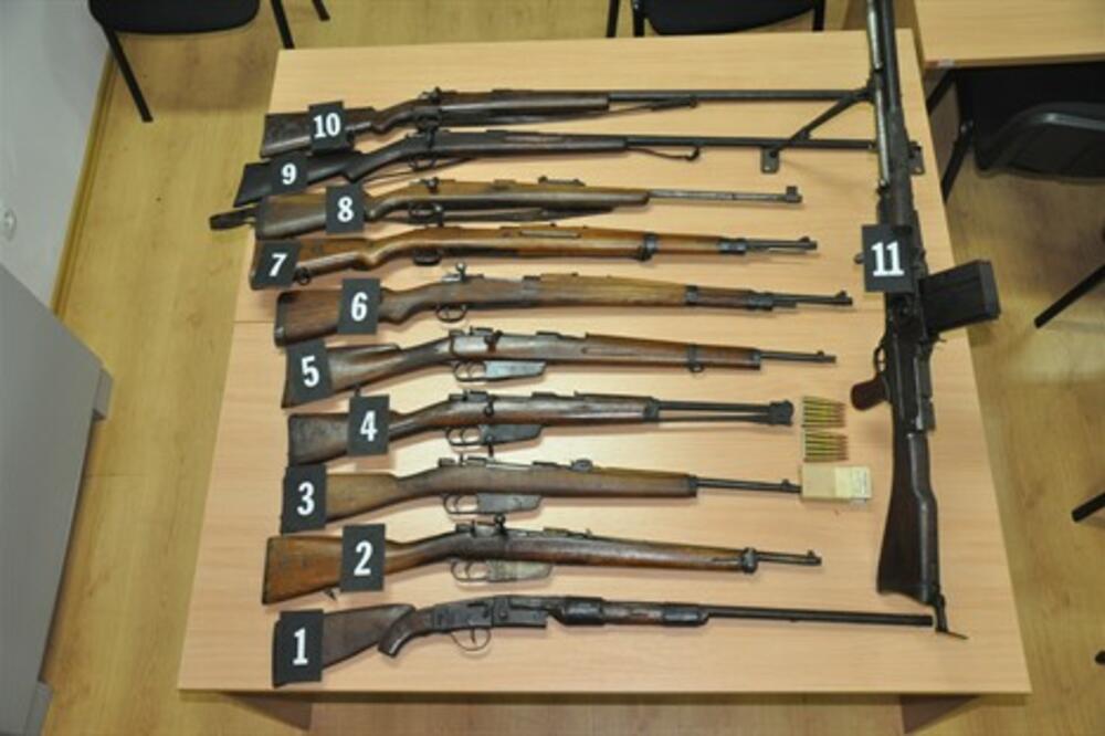 Oružje, Foto: Uprava policije