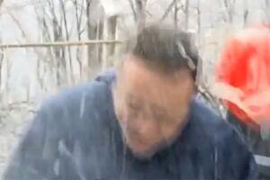 Srpskog ministra pogodila ledenica u glavu (video)