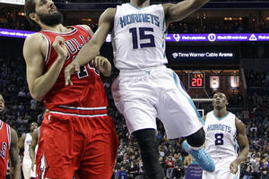 Dabl-dabl Mirotića u pobjedi Čikaga, Filadelfija prekinula agoniju