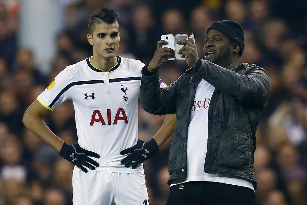 Erik Lamela i navijač, Foto: Reuters