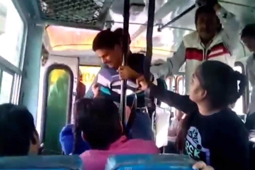napad na djevojke u autobusu, Indija, Foto: Screenshot (YouTube)