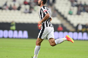 Neobičan gol Vučinića nedovoljan za pobjedu (video)