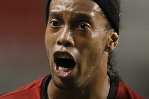 Ronaldinjo bi mogao da zaigra u Angoli!
