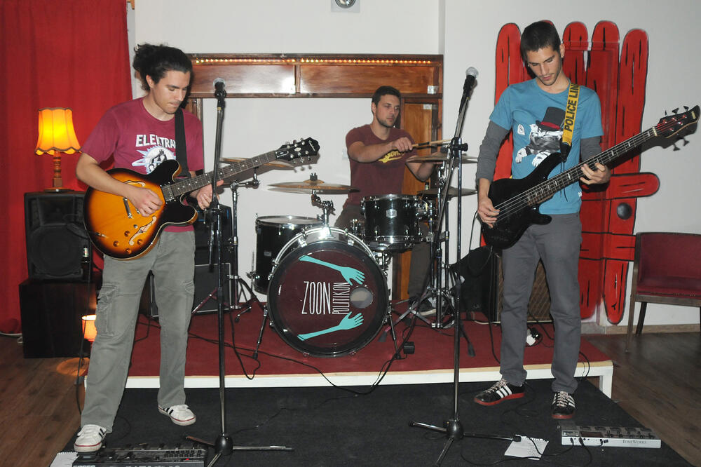 Zoon politikon, Foto: Zoran Đurić