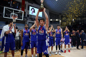 Budućnost rutinski do 30. pehara u istoriji