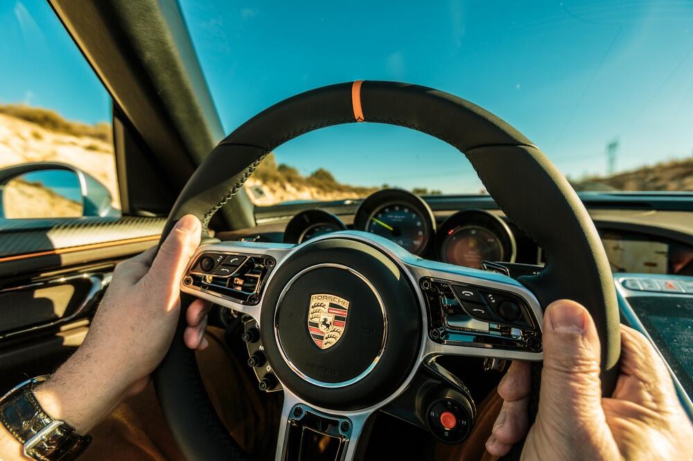 Porše volan, Foto: Automobilemag.com