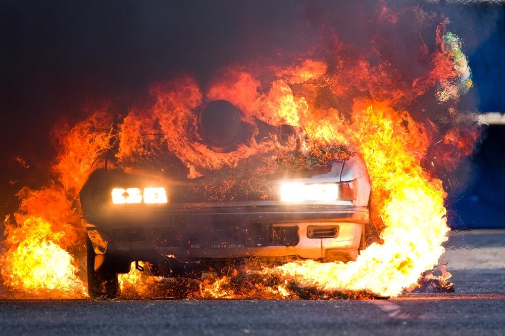 automobil, požar, Foto: Shutterstock