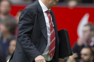 Van Gal iznenađen što je u trci za najboljeg trenera