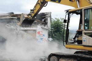 Podgorica: Srušeno pet započetih kuća na Malom brdu