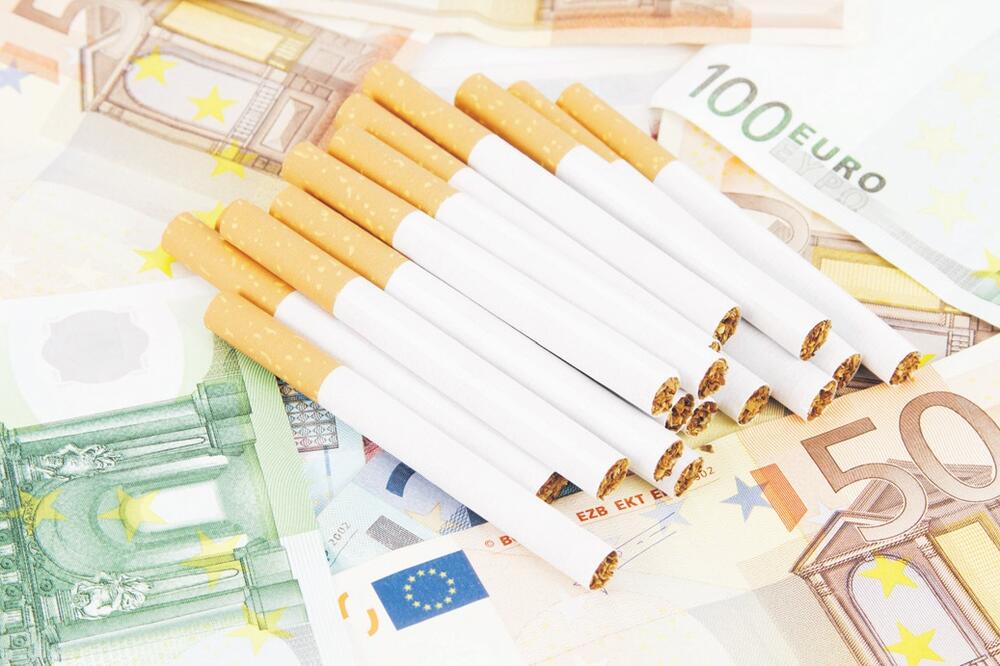 cigarete, novac, Foto: Shutterstock.com