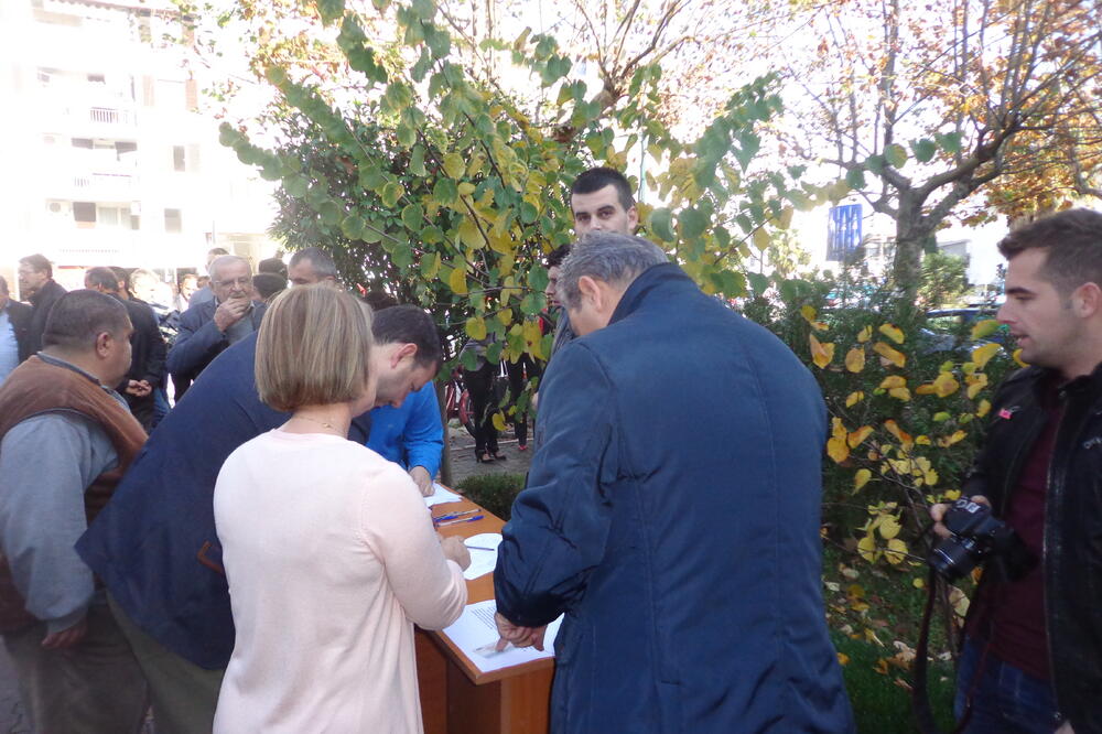 Ulcinj, protest zbog udžbenika na albanskom jeziku, Foto: Samir Adrović