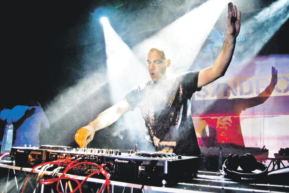 Azax Sindrom, Foto: BLUE FROG