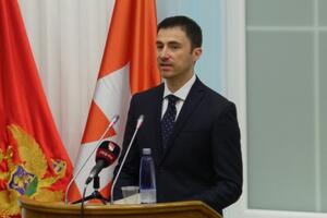 Bogdanović: Opština ne može da funkcioniše sa 300 zaposlenih