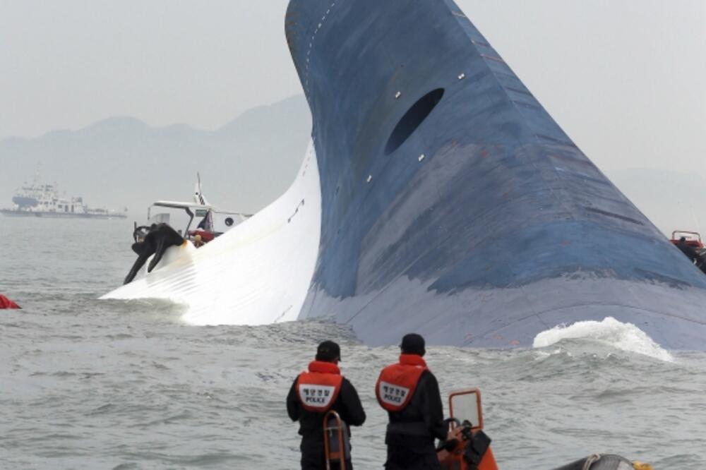 Južna Koreja, trajekt, Foto: Beta/AP