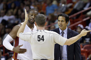 Poraz Minesote, dabl-dabl Pekovića