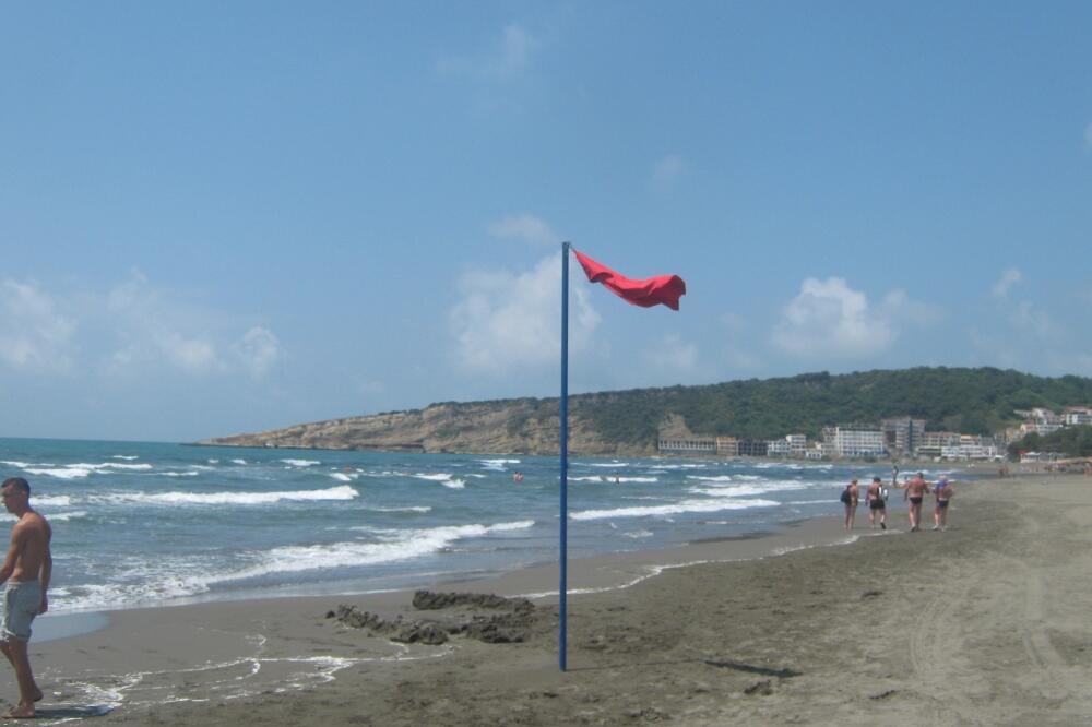 Velika plaža, spasilac, Foto: Samir Adrović